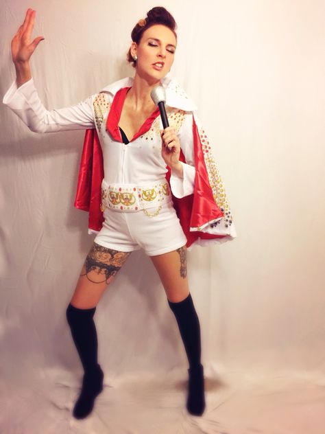 Elvis Presley Halloween costume Elvis Halloween Costumes, Elvis Presley Halloween Costume, Elvis Halloween, Elvis Costume, Halloween Costume Women, Themed Halloween Costumes, Homemade Costume, Trendy Halloween Costumes, Costume Women