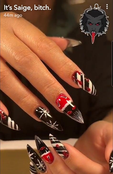 Krampus nails Krampus Nail Designs, Spooky Winter Nails, Goth Christmas Makeup, Krampus Nails, Spooky Christmas Nails, Goth Christmas Nails, Nails Gothic, Nails Xmas, The Ghouls