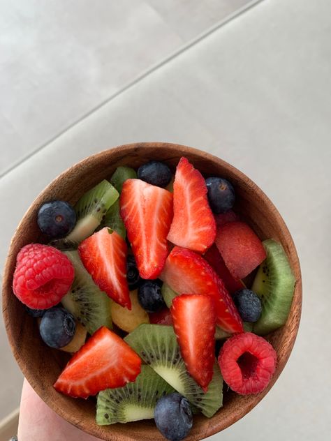 Bowl Lunch, Fruit Lunch, Selling On Amazon, Healthy Food Dishes, Snacks Saludables, Healthy Food Motivation, Food Is Fuel, Healthy Fruits, Fruit Bowl