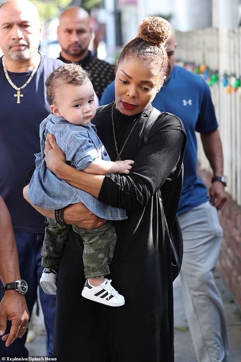 Janet Jackson looks fierce as a tiger after her son Eissa paints her face in a cute Instagram snap | Daily Mail Online Janet And Jason, Janet Jackson Son, Janet Jackson Baby, Janet Jackson Unbreakable, Janet Jackson Videos, Jo Jackson, Jermaine Jackson, African American History Facts, African Print Maxi Skirt