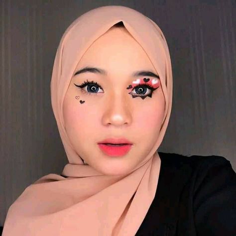 Makeup Karakter Simple, Make Up Karakter, Makeup Karakter, Tutorial Eyeliner, Simple Hijab, Makeup Tutorial Eyeliner, Makeup Idea, Edgy Makeup, Creative Eye Makeup