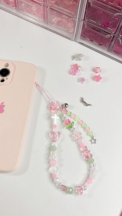 Handphone Strap Beads, Phonestrap Ideas, Gantungan Hp Manik-manik, Pretty Beaded Jewelry, Kawaii Logo, Diy Crafts Love, Manik Manik, Beads Craft Jewelry, Strap Phone