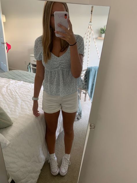 First Day Of School Outfit Shorts, Preppy Vsco Outfits, Costal Granddaughter, Converse Fashion, Fit Checks, Picture Day Outfits, Summer Knitwear, Preppy Vibes, Church Fits