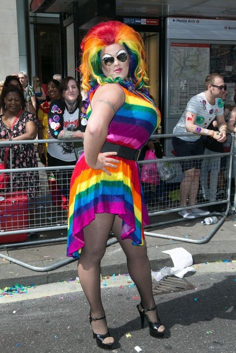 Somewhere over the rainbow. | 28 Awesome And Outrageous Outfits From London Pride 2015 Pride Parade Ideas, Pride Photography, Outrageous Outfits, Outfits For London, Pride Ideas, Pride Clothes, Pride Aesthetic, Rainbow Clothing, Gay Outfits