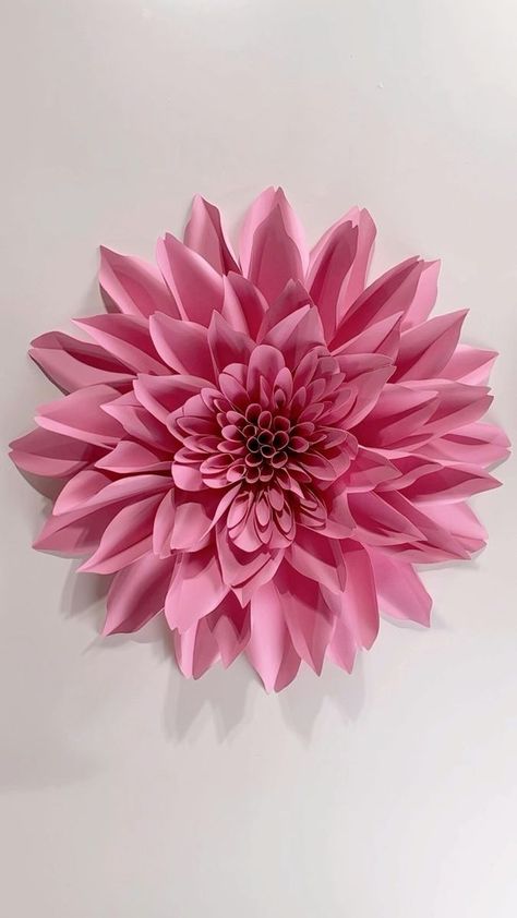 Paper Dahlia, Paper Craft Diy Projects, Paper Flower Template, Paper Flowers Craft, Tissue Paper Flowers, Giant Flowers, Diy Crafts Paper Flowers, Giant Paper Flowers, Paper Flower Tutorial