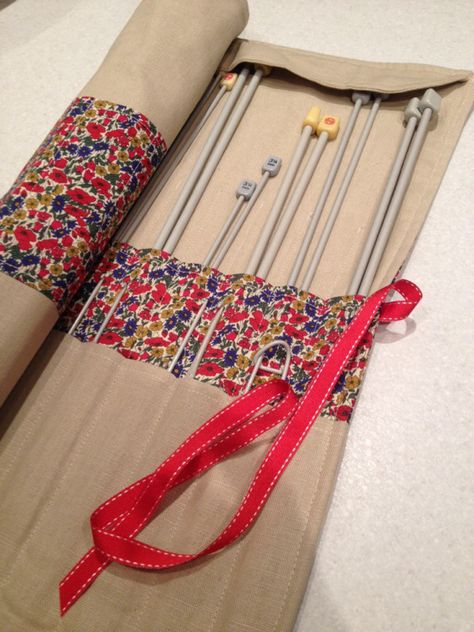 Diy Knitting Needle Case, Knitting Needle Case Pattern, Diy Knitting Needles, Knitting Organization, Knitting Needle Storage, Knitting Storage, Liberty Print Fabric, Knitting Needle Case, Needle Holder