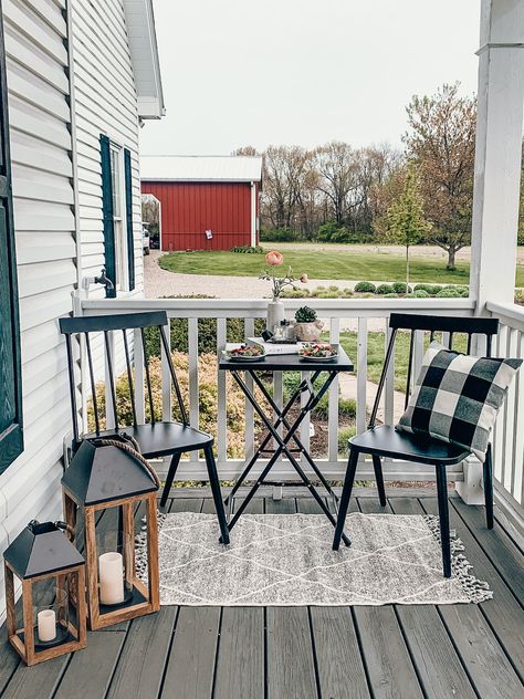 modern farmhouse summer front porch bistro Porch Bistro Set Decor, Bistro Table Outdoor Front Porch, Bistro Set Front Porch, Front Porch Bistro Set Decor, Front Porch Bistro Set Ideas, Porch Bistro Set, Decorate Front Porch, Decoration Front Porch, Front Porch Plants