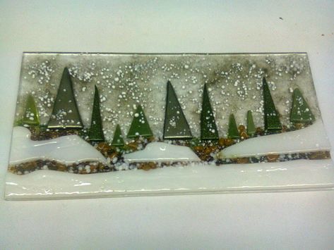 Fused glass forest scene It looks nice, but I would cap it with clear and slump it into a serving tray. Fused Wine Bottle Ideas, Fused Glass Christmas Tree Scene, Fused Glass Scenes, Fused Glass Winter Scenes, Fused Glass Tray, Winter Fused Glass Ideas, Fused Glass Christmas Plates, Fused Glass Christmas Trees, Fused Glass Panel