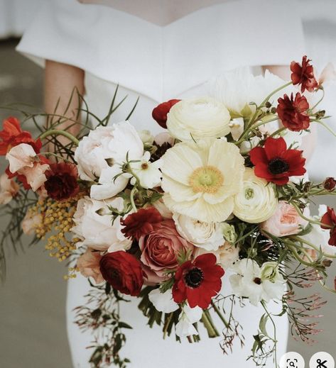 Anemone Flower Aesthetic, Red Anemone Flower, Christmas Wedding Bouquets, Flower Aesthetics, Spring Wedding Bouquets, Early Spring Flowers, Winter Wedding Bouquet, Summer Wedding Bouquets, Winter Bouquet