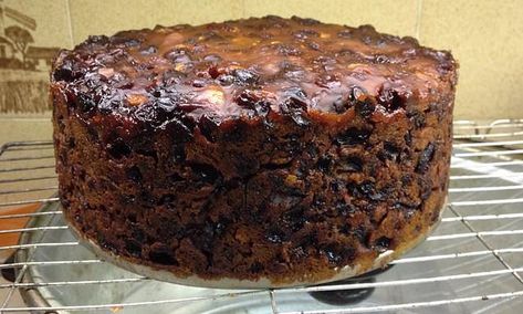 3 Ingredient Fruit Cake, 3 Ingredient Fruit Cake Recipe, 3 Ingredient Cake, Boozy Fruit, Rich Fruit Cake, Fruit Cake Recipe Easy, Slow Cooker Christmas, 3 Ingredient Cakes, Milk Fruit