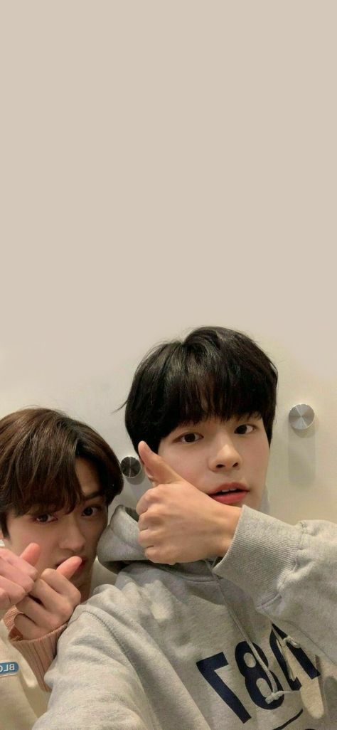 2min Skz Wallpaper, 2min Wallpaper, Seungmin And Lee Know, Lee Know Lockscreen, Lee Know And Seungmin, 2min Skz, Lee Know Seungmin, Seungmin Wallpaper, Kids Mirrors