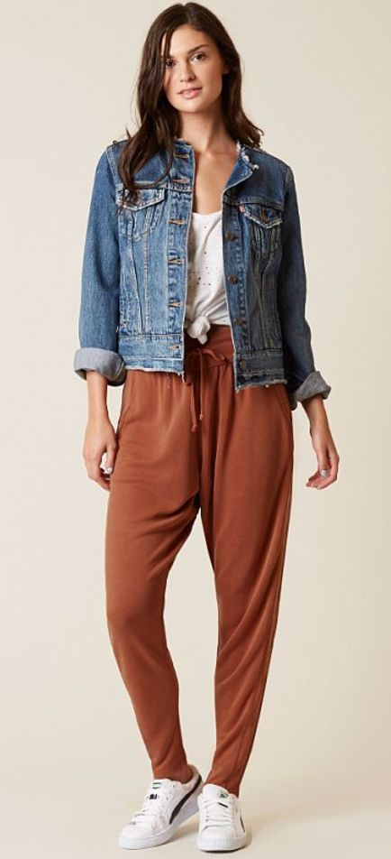 Athleisure : Free People Yella Harem Jogger | Buckle Orange Jogger Pants Outfit, Orange Joggers Outfit, Brown Joggers Outfit, Joggers Outfit Women, Orange Joggers, Brown Joggers, Jogger Pants Outfit, Trip Packing, Joggers Outfit