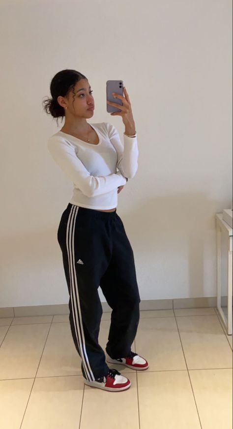 #mixedracedchildren #mixedrace #mixedgirl #cute #outfits #fashion #outfitideas #ootd #baggyoutfit #baggy #baggypantsforwomen #baggypants #jordans Sporty Baggy Outfit, Womens Baggy Outfit, Baggy Dance Outfit, Baggy Sporty Outfit, Big Sweatpants Outfit, Baggy Joggers Outfit Women, Baggy Gym Clothes, Latina Outfits School Baggy, Spiderman Outfit Women