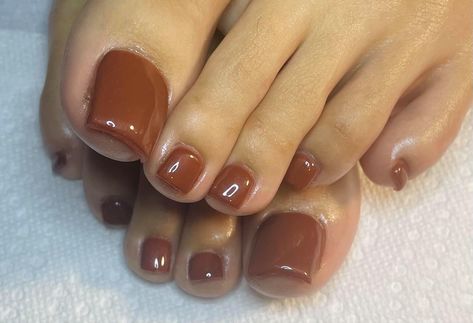 Brown Toes Nails, Toe Nails Ideas Black Women, Brown French Tip Toes, Brown Toenails, Brown Toes, French Toe Nails, French Tip Toes, French Toes, Gel Toe Nails