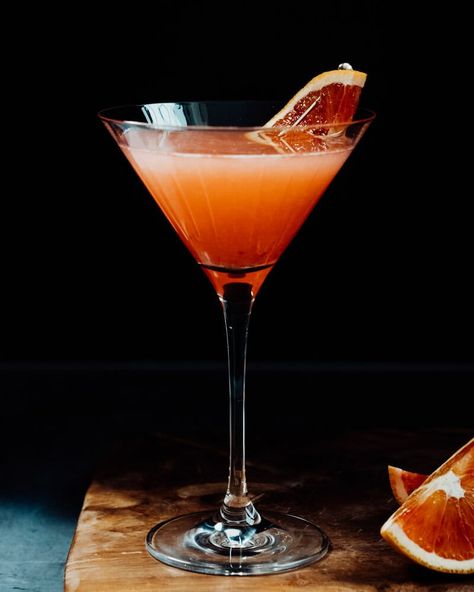 The blood orange martini is a zingy cocktail starring this vibrant citrus fruit! Shake it up with vodka and lime for a memorable drink. #bloodorange #martini #bloodorangemartini #easymartini #drink #cocktail #bloodorangecocktail #bloodorangedrink #bloodorangerecipe Different Types Of Martinis, Orange Bitters Cocktails, Types Of Martinis, Blood Orange Martini, Orange Martini, Fruit Shake, Blood Orange Recipes, Blood Orange Cocktail, Martini Recipes Vodka