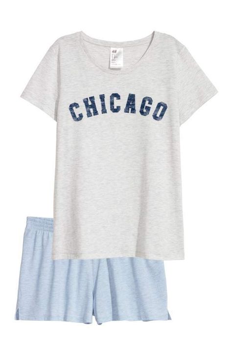 H&M Pajama Top and Shorts Lounge Wear Stylish, Chicago Women, H And M, Warm Pajamas, Cute Pajama Sets, Cute Sleepwear, Pajama Outfits, Gray Top, Cute Pajamas