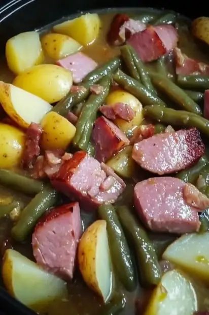 Ham Green Beans Potatoes, Ham Green Beans And Potatoes, Ham And Potato Recipes, Crockpot Ham And Potatoes, Crockpot Ham And Beans, Ham And Green Beans, Crockpot Green Beans, Green Beans Soup, Beans And Potatoes