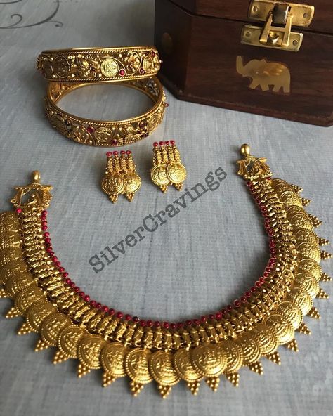 Gold Coin Bangle Design, Coin Earrings Gold Indian, Coin Bangles Gold Indian, Gold Coin Jewelry Indian, Coin Necklace Gold Indian, Antique Coin Necklace, Kasu Mala, Royal Necklace, Kingfisher Jewelry