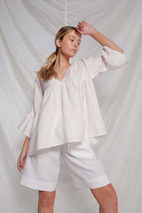 Resort Lookbook, Linen Summer Outfits, Slow Clothing, Linen Style Fashion, Gathered Top, Resort Fashion, Uni Outfits, Studio Photoshoot, Ball Gowns Evening