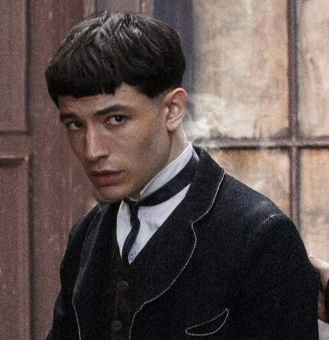 My beautiful son, Credence Barebone❤ Ezra Miller Fantastic Beasts, Credence Fantastic Beasts, Fantastic Beasts Hogwarts, Fantastic Beasts Characters, Fantastic Beasts 2, Alison Sudol, Credence Barebone, The Flying Nun, Ezra Miller