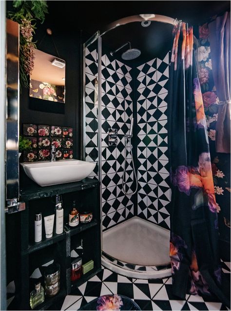 Black And Colorful Kitchen, Wanderlust Home Decor, Funky Rooms, Whimsy House, Home Decorating Ideas Living Room, Goth Bathroom, Sanctuary Decor, Home Decor Gift Ideas, Dark Bathrooms