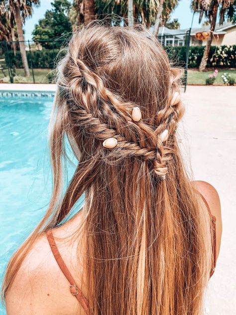 DIY shell hair barettes for boho braids Hairstyles For Summer, Beach Goddess, Eyeshadow For Blue Eyes, Beachy Hair, In The Beach, Easy Braids, Boho Braids, Mermaid Hair, Boho Hairstyles