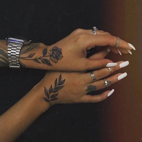 Tattoo Main, Design Tatuaje, Small Wave Tattoo, Tato Jari, Cute Hand Tattoos, Small Flower Tattoos, Tattoos For Black Skin, Tato Lengan, Hand Tattoos For Women