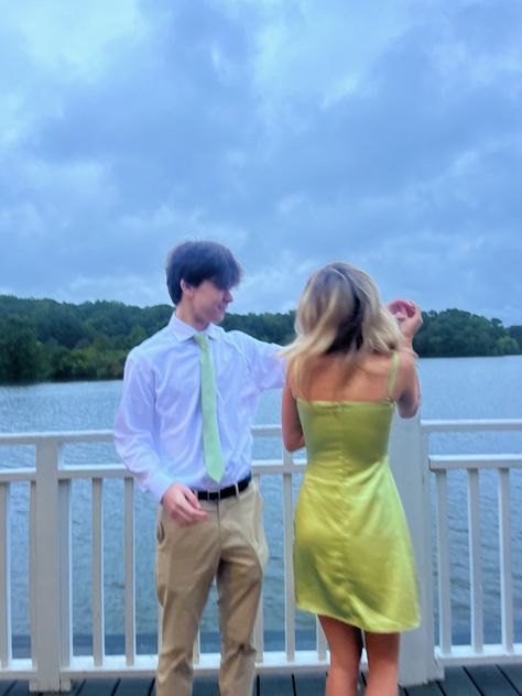 #Hoco #hocoinspo #homecoming #senior #hocodress #hocopose #formal #poses #boyfriend #boyfriendpose Poses Boyfriend, Formal Poses, Hoco Poses, Boyfriend Aesthetic, Boy Poses, Hoco Dresses, Homecoming