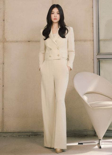 Korean Outfits Women, Formal Suits For Women, Creative Fashion Photography, Hye Kyo, Aesthetic Outfit Ideas, Song Hye Kyo, Korean Fashion Dress, Stylish Work Outfits, Workwear Fashion