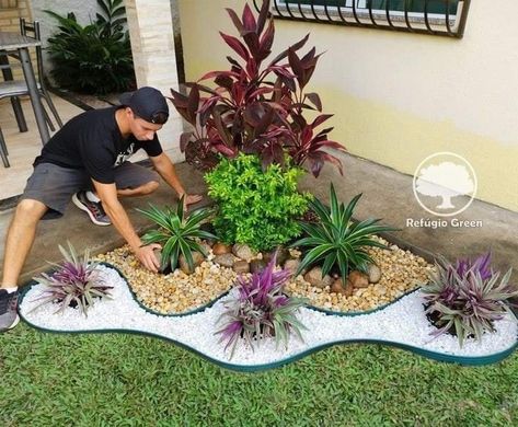 Easy Landscaping Front Yard, Beautiful Gardens Landscape, Front Lawn Landscaping, Yard Landscaping Simple, Front Yard Landscaping Diy, Small Front Yard Landscaping, Landscaping With Boulders, Rock Garden Design, Front Yard Garden Design