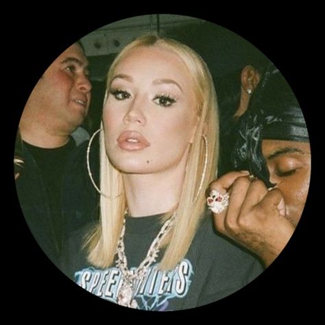 Men Pfp Real Life, Carti Match Pfp, I Love Carti Pfp, Iggy Izela And Carti, Matching Pfp Rappers, Rap Aesthetic, Pfp Icons, Black Man, Cartoon Profile Pics