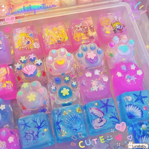 💕👑 Lunababy Artisan Keycaps 👑💕 ♥ Free shipping to USA for over $35 order ♥ Please Notice : For only mechanical keyboard only!! please check your keyboard before perchase. Oem profile R4 suit with 2 top roll of the keyboard 💕 please check your own keyboard type before purchase. color might be a bit different from the picture. Item made by handmade resin , you might found a little air bubbles. ♥ you can choose color of keycap ♥ ♥ If not You will get a standard version ♥ 🐱Item : paw 3D  🐰Inc Resin Keyboard, Custom Keyboard, Artisan Keycaps, Keyboard Keys, Keyboard Typing, Sea Lover, Key Caps, Gaming Room Setup, Gamer Room