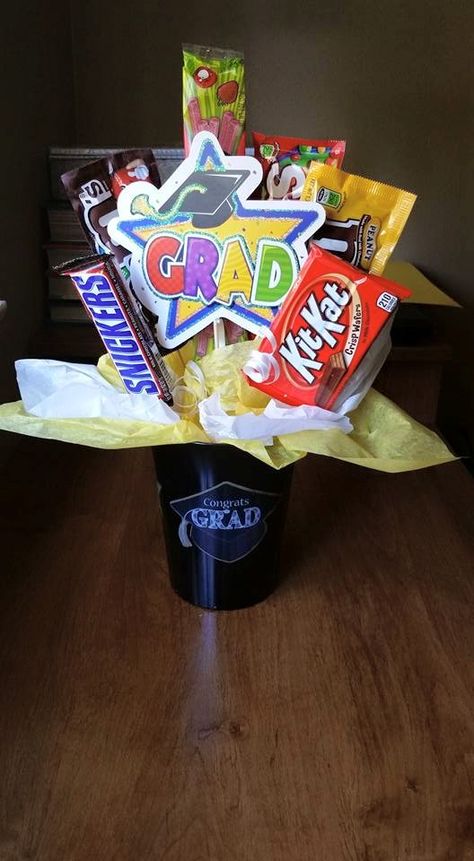 Candy bouquets for grad gifts. Kindergarten Graduation Candy Bouquet, Grad Candy Bouquet, Dollar Tree Graduation Gifts, Graduation Candy Bouquet, Candy Bar Bouquet, Graduation Gift Basket, Bouquet Graduation, Kindergarten Graduation Gift, Gift Card Bouquet