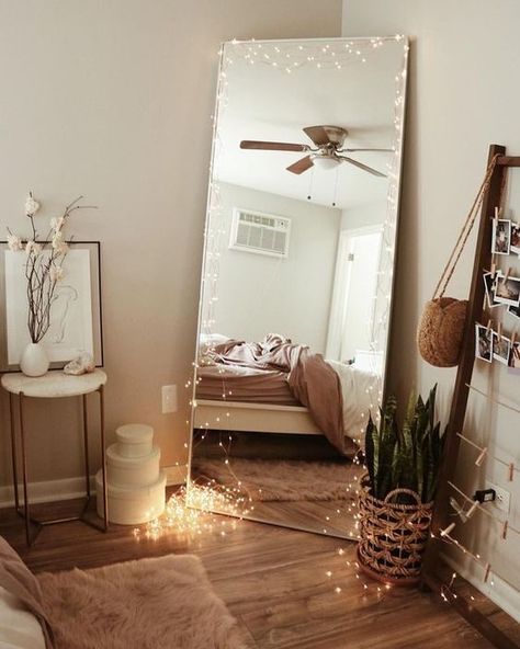 Tumbler Room, Hiasan Bilik Tidur, Bilik Idaman, Rustic Wedding Decorations, Rooms Decor, Diy Apartment Decor, Hiasan Bilik, Bilik Tidur, Mirror On The Wall