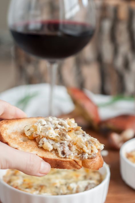 My last few mushroom foraging trips have been successful and I’ve cooked a lot of boletes last week. This delicious Zhulien is my favorite mushroom dish. Bolete Mushroom Recipe, Alaska Foraging, Bolete Mushroom, Mushroom Dip, Mushroom Foraging, Mushroom Stroganoff, Mushroom Dish, Sauteed Mushrooms, Wild Mushrooms