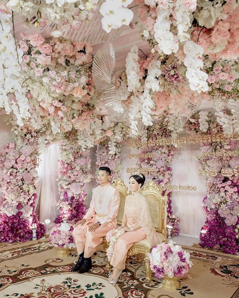 Cambodian Wedding Decoration, Khmer People, Cambodian Wedding, Paradise Wedding, Wedding Decoration Ideas, Life Map, Khmer Wedding, National Costume, Thai Dress