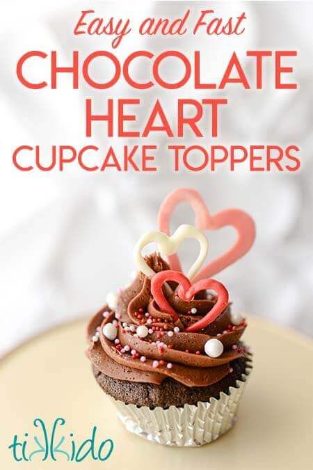 Valentine's Day Cupcakes Topped with Chocolate Hearts Chocolate Hearts Decoration, How To Make Chocolate Hearts, Cupcake Toppers Edible, Chocolate Heart Cake Decoration, Valentine Cupcake Ideas, Winterfest Ideas, Chocolate Cupcake Toppers, Dr Cake, Valentine's Cupcakes