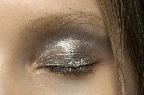 🗼 ୨ৎ #inspo #pinterest #moodboard #daily #instagram #post #blogger #miivmiulee #outfit #stylish #fashion #fashionstyle #fashionblogger Silver Eye Shadow, Birkin Mom, Silver Eyeshadow, Aquarius Season, Metallic Eyeshadow, Silver Eye, Make Up Inspo, Vogue Beauty, December 23