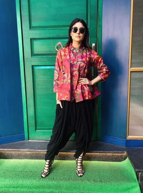 27 Glamorous Photos Of Kritika Kamra Whom We Recently Saw In ‘Tandav’ Karan Kundra, Kritika Kamra, Garba Outfit, Stylish Kurtis Design, Popular Tv Shows, Kids Blouse Designs, Designer Kurti Patterns, Simple Kurti Designs, Bridal Dress Fashion