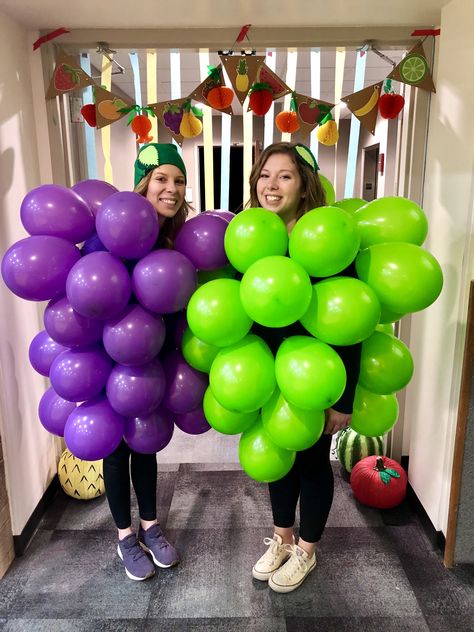 Grapes Costume Diy, Grape Costume Diy, Diy Grape Costume, Grape Costume, Diy Halloween Favors, Diy Halloween Couples, Vegetable Costumes, Grapes Costume, Candy Box Diy