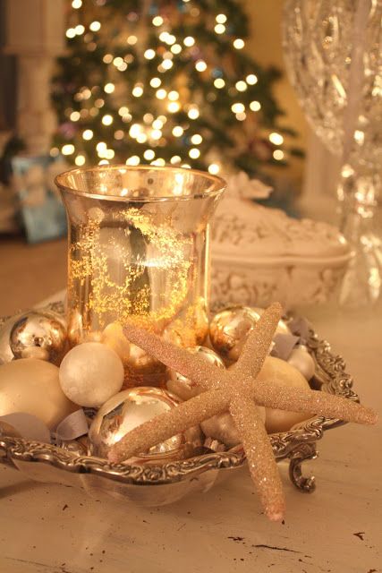 Add a little beach to your Christmas decorating...candle centerpiece Beach Christmas Decorations, Seashell Christmas Ornaments, Beachy Christmas, Beach Holidays, Tropical Christmas, Decor Shabby Chic, Shabby Chic Christmas, Beach Christmas, Coastal Christmas