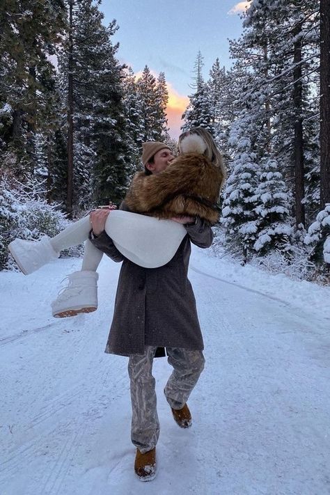 life recently - lots of snow, kitty, and love 🧸💌🌨🧋like my style and want to get more outfit ideas from me? tap to follow me on instagram! Snowfall Picture Ideas, Snow Pics Ideas Couple, Delaney Childs, Snowy Pictures Instagram, Romantic Snow Pictures, Snowy Instagram Photos, Cabin Aesthetic, 30 Outfits, Cozy Loungewear