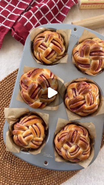 Pastry Picture on Instagram: "Lemon Raspberry Brioche Buns 🩷🍋 by @cookim_mama  ⭐️ 𝗙𝗼𝗹𝗹𝗼𝘄 𝗺𝗲 👉 @pastry.picture 𝗳𝗼𝗿 𝗺𝗼𝗿𝗲 𝗥𝗘𝗖𝗜𝗣𝗘𝗦 ⭐️ 𝗧𝗮𝗴 𝗮 𝗳𝗿𝗶𝗲𝗻𝗱 𝘄𝗵𝗼 𝘄𝗼𝘂𝗹𝗱 𝗹𝗼𝘃𝗲 𝘁𝗵𝗶𝘀 !  Bringing back a new and improved version of a viral 21M blueberry buns!   Prep the dough the night before or day of! Recipe makes 8 jumbo muffin sized buns.   Brioche dough: 475g bread flour 260g whole milk 1 large egg + 1 yolk 50g granulated sugar 1/8 tsp cardamom (optional) 9g salt 6g instant yeast 90g unsalted butter (chilled)  Raspberry Filling: zest of 1-2 lemon 90g softened unsalted butter 80g granulated sugar 25g freeze dried raspberries (crushed into powder form)  1. The night before, add all dough ingredients (except for butter) to the bowl of a stand mixer. Knead unt Pastry Picture, Raspberry Brioche, Brioche Buns Recipe, Brioche Dough, Jumbo Muffins, Brioche Recipe, Freeze Dried Raspberries, Dried Raspberries, Dough Ingredients