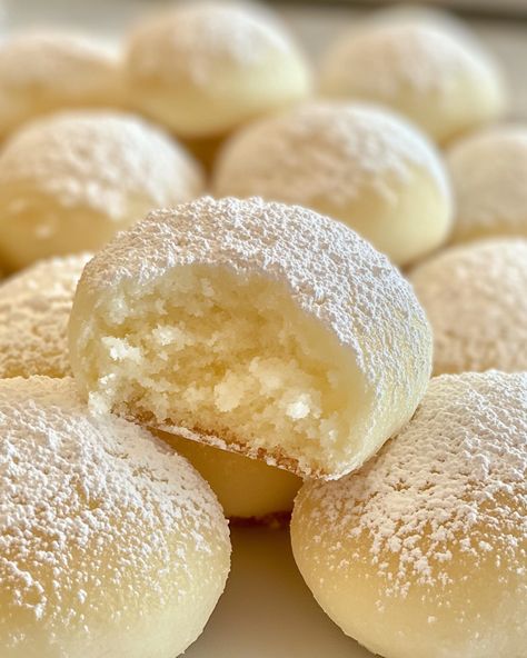 Soft Italian Ricotta Christmas Cookies, Impressive Baked Goods, Rosetta Cookies, Cookies For Tea Party, Soft Cookies Aesthetic, Ricotta Christmas Cookies, Mascarpone Cookies, Great British Bake Off Recipes, Ricotta Scones