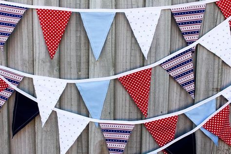 fabric bunting flags | 25+ easy sewing projects Easy Crafts To Sell, First Sewing Projects, Flag Template, Sewing Bee, Fabric Bunting, Banners Buntings, Bunting Flags, Sewing Projects For Beginners, Sewing Skills