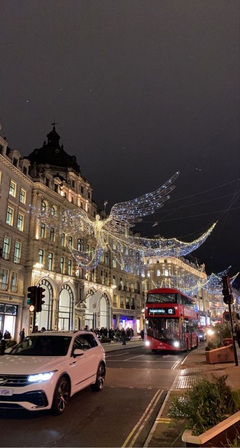 oxford street London Christmas Instagram Story, Winter London Aesthetic, London Aesthetic Christmas, Oxford Christmas, London Christmas Aesthetic, Oxford Street Christmas, London At Christmas, Oxford London, Winter London