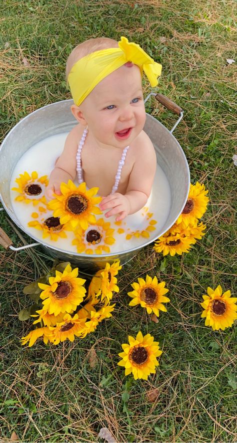 Sunflower Milk Bath, Sunflower Milk, 1 Year Pictures, Toddler Photos, Diy Toddler, Newborn Shoot, Milk Bath, Newborn Photoshoot, Photo Op