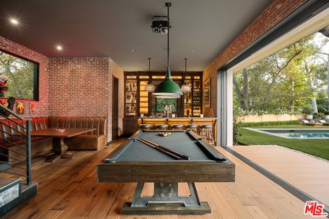 Outdoor Games Room, Adult Game Room Ideas, Pool Table Room Ideas, Joe Jonas And Sophie Turner, Contemporary Mansion, Recreational Room, Outdoor Projector, Joe Jonas, Billiard Room