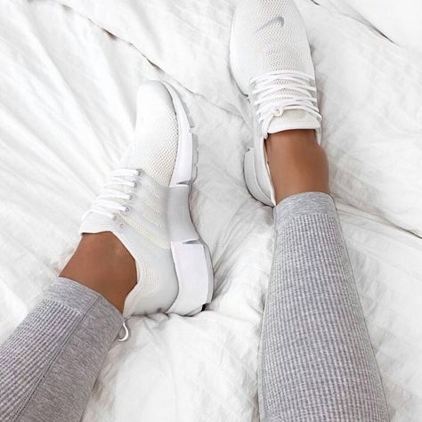 Air Presto Outfit, Nike Air Presto White, White Nike Shoes Womens, Nike Air Presto Woman, Buy Nike Shoes, Nike Air Jordan Shoes, Nike Shoes Air Force, White Nike Shoes, Sneakers Fashion Outfits