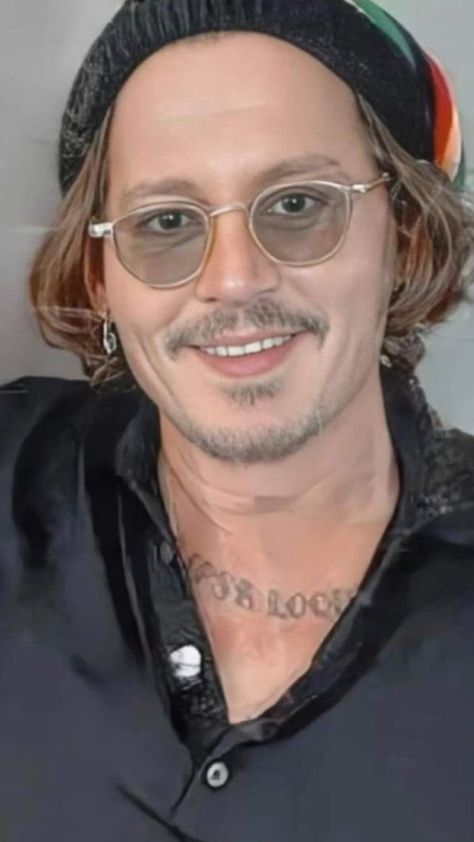 Drop a heart if you’re a fan Jonny Depp! Johnny Depp Tattoos, Johnny Depp News, Alan Jackson Music, Johnny Depp Funny, Johnny Depp Wallpaper, Jason Momoa Shirtless, Johnny Depp Images, Johnny Depp Characters, Chase Rice